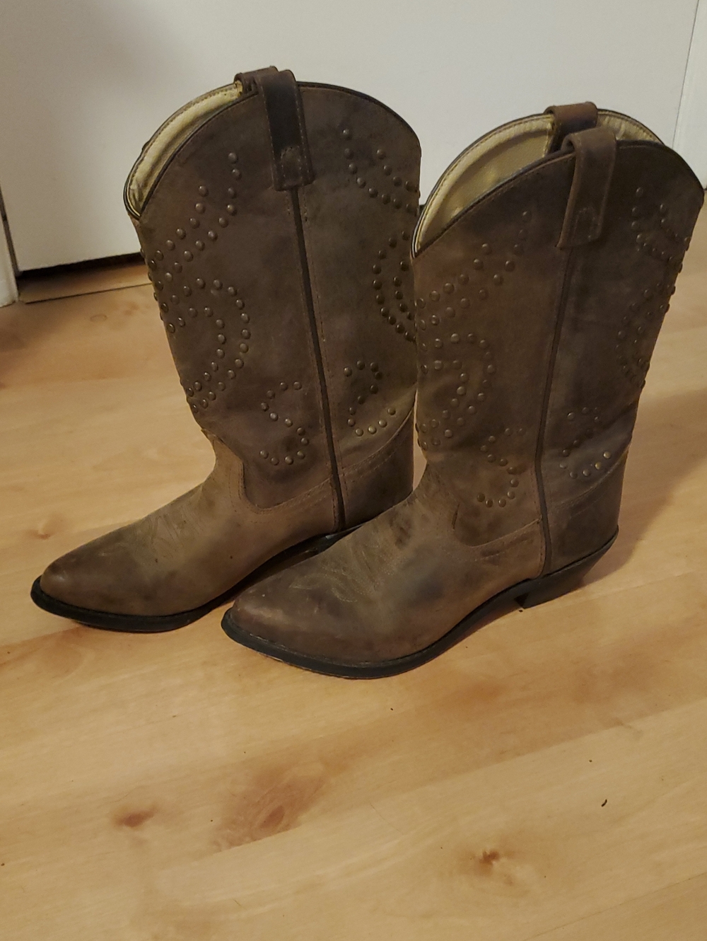 Women's Brown Studded Western Ankle Boots - Picture 1 of 5